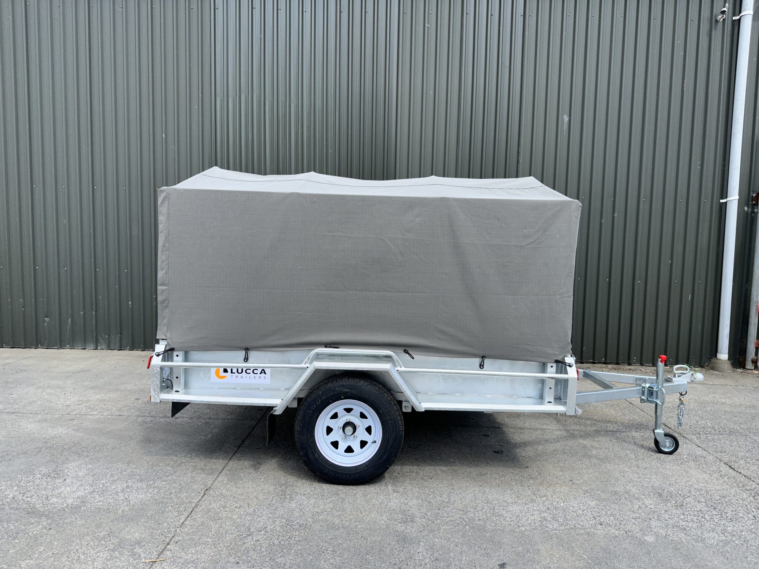 Tarp Installation | Lucca Trailers