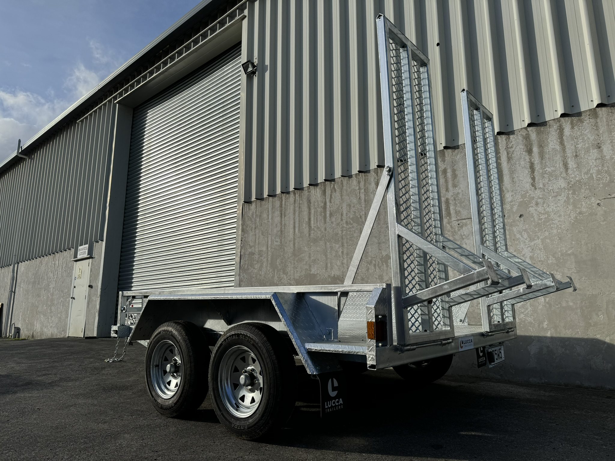8ft x 5ft Tandem Axle Digger Transporter – Baby Dino George | Lucca Trailers