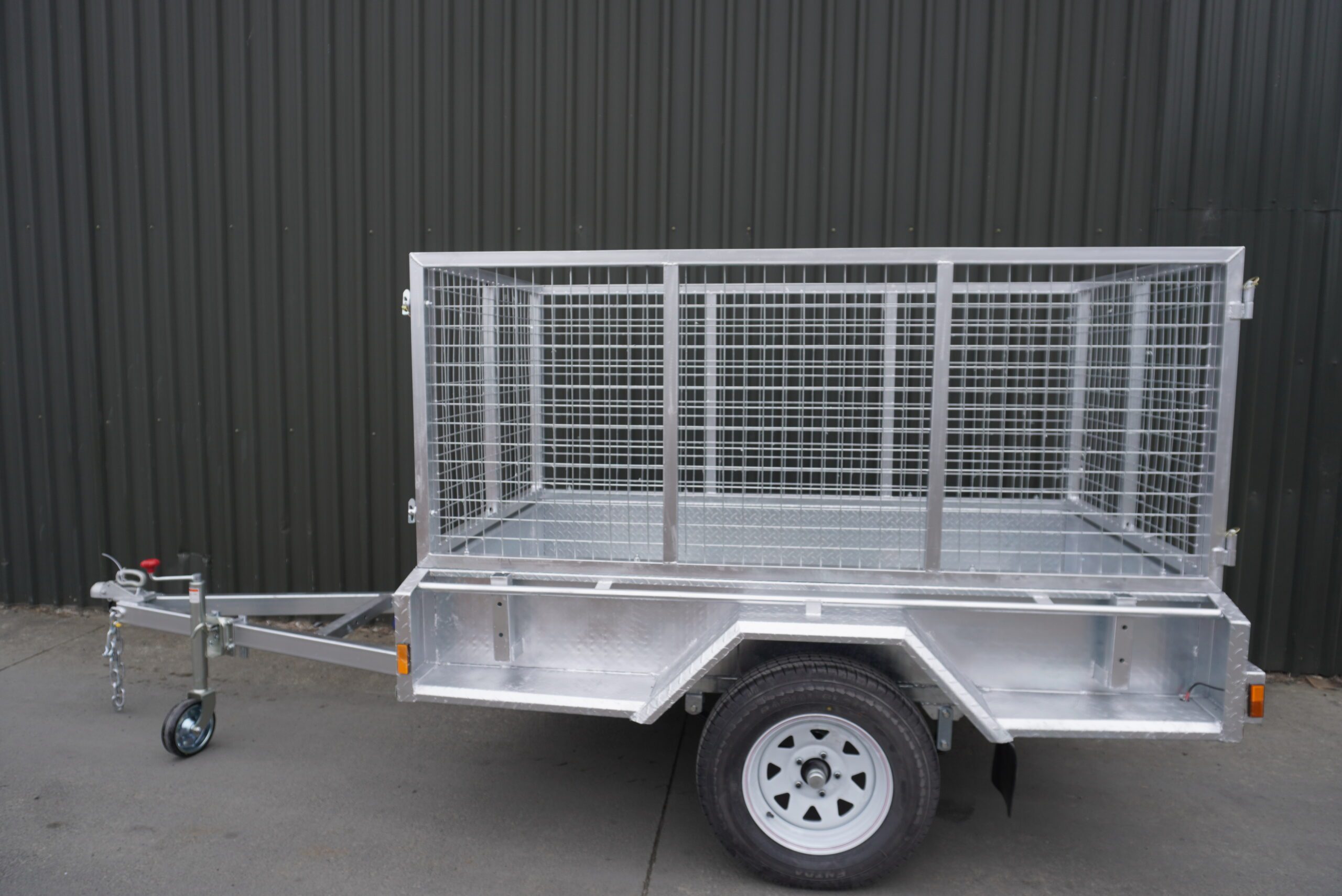 Single 7ft by 4ft Tipping Trailer | Lucca Trailers